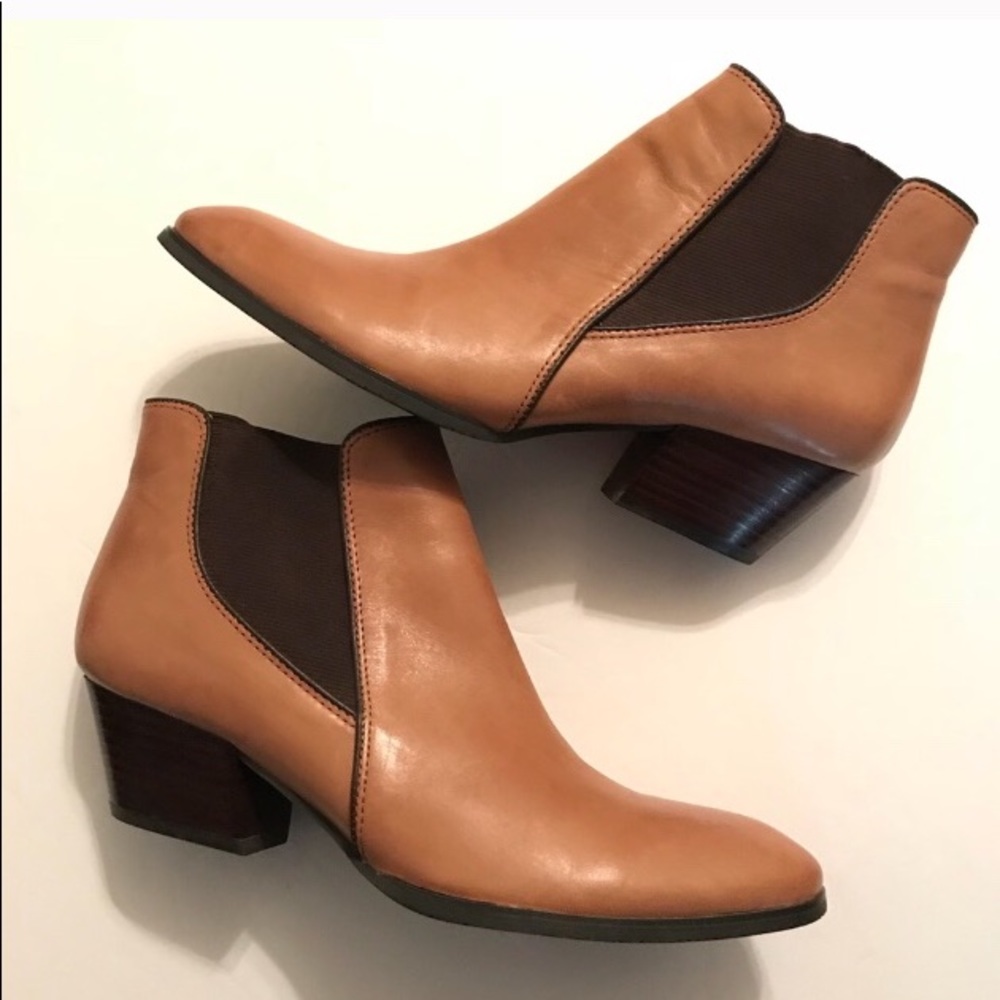 Genuine leather Franco Sarto Quinn ankle booties.